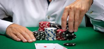 Sådan spiller du poker med chips derhjemme