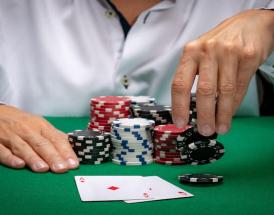 Sådan spiller du poker med chips derhjemme