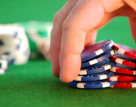 Tricks med pokerjetoner, utrolige måde at stable på og meget mere